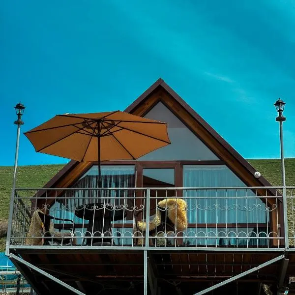 Kolsay Tanbalytas A-Frame, hotell sihtkohas Kolʼbastau