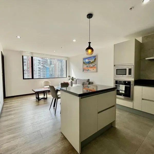 Modern Suite Quito Financial District Private Jacuzzi Terrace, ξενοδοχείο σε Κίτo