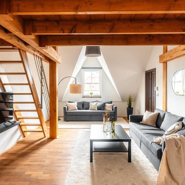 3BR 2,5Bath Luxurious BIG Family Penthouse & VIEWS, Hradec Králové