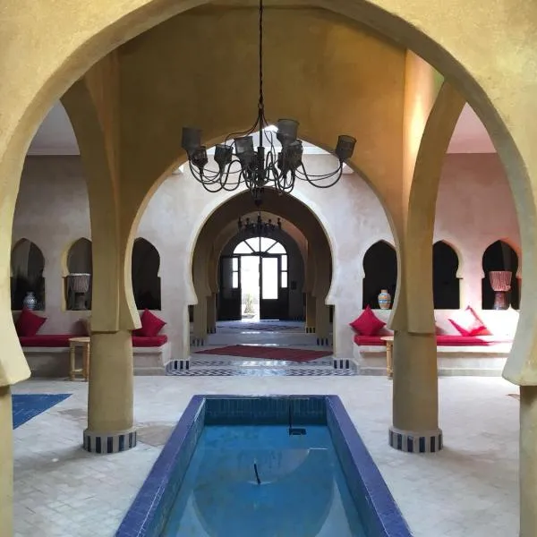 RiadSuerteloca Merzouga: Merzouga şehrinde bir otel