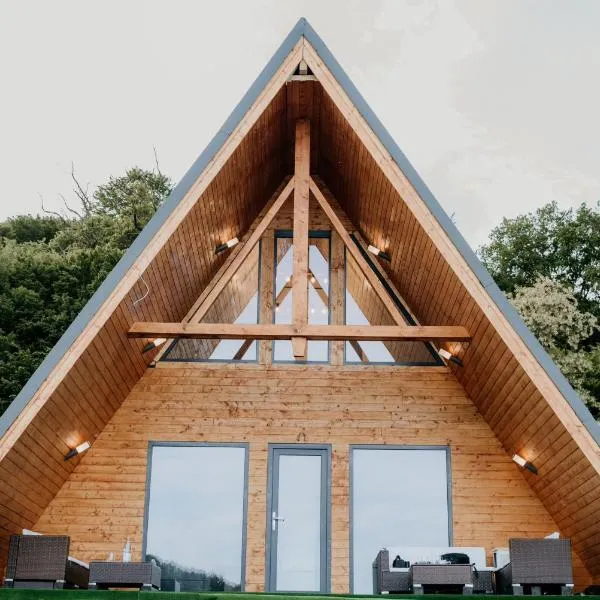 A pe lac, ξενοδοχείο σε Boiu