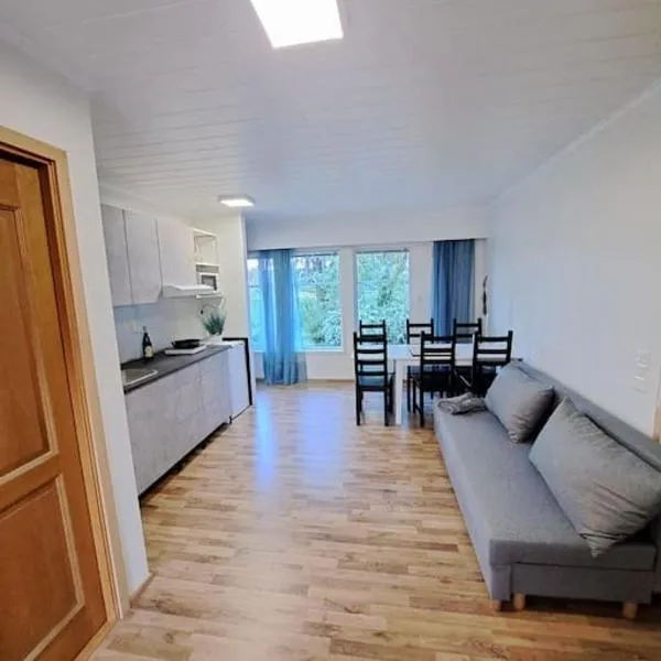 Lägenhet nära Mariehamn Vedbastu på gården, Hotel in Kalmsta