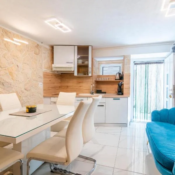 Casa di Pag by Pag tours, hôtel à Pag