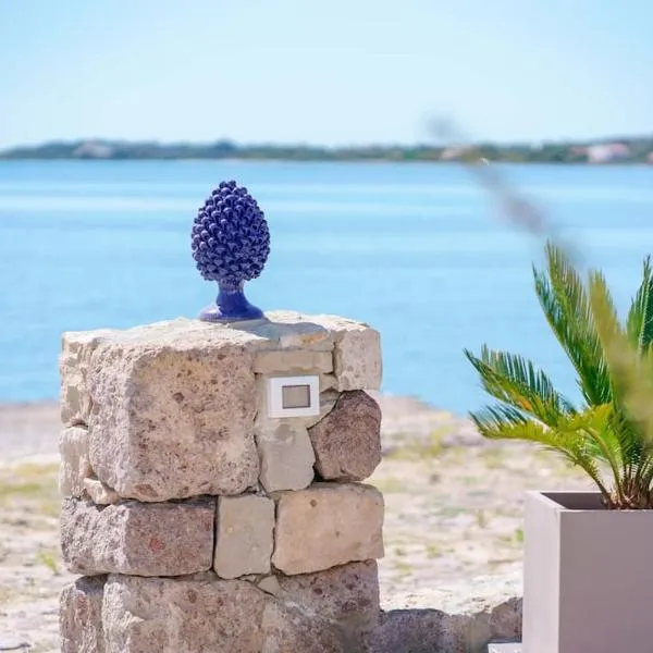 Il Delfino Guest House、カルロフォルテのホテル