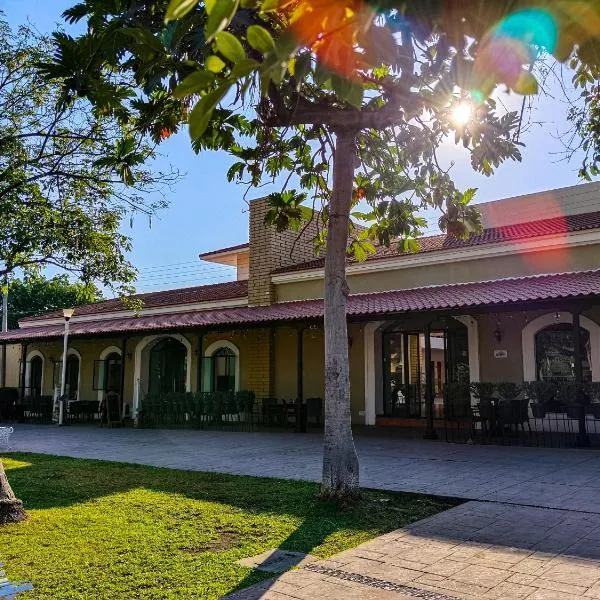 Concierge Plaza La Villa, ξενοδοχείο σε Κολίμα