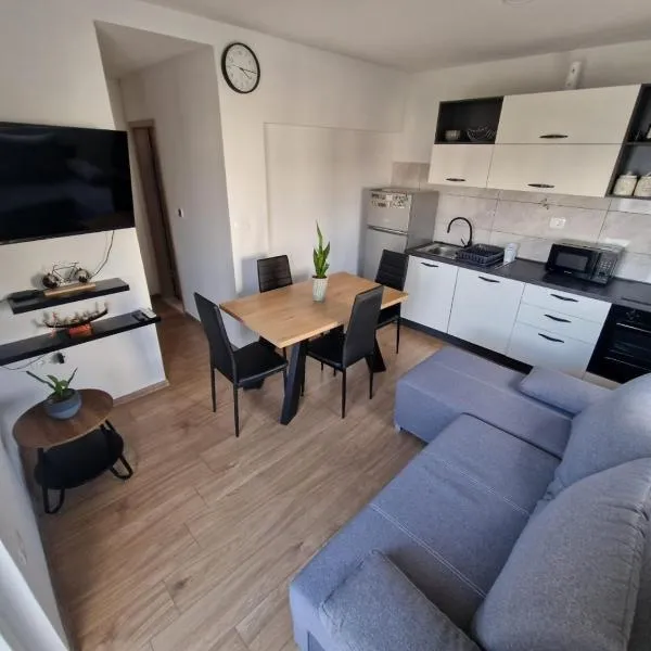 Apartment Antonio with balcony, near the beach, hotel en Kaštela