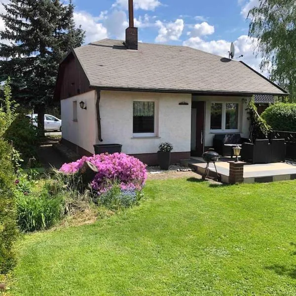 Gemütlicher Bungalow in Cottbus - Sielow, hotel v destinaci Cottbus
