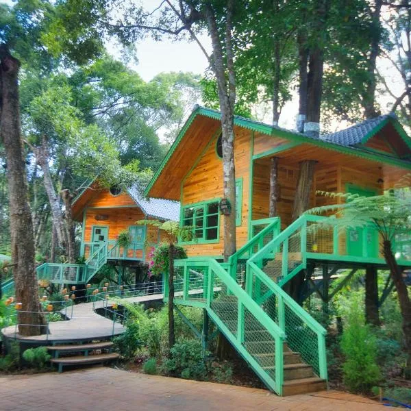 Măng Đen Treehouse Village Resort & Zipline, hotel in Kon Von Kla