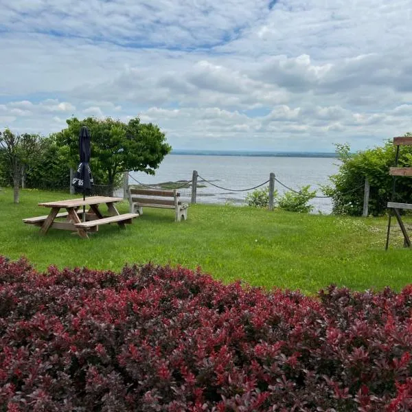 Chalets Plage St-Jean 2, hotel in Saint-Jean