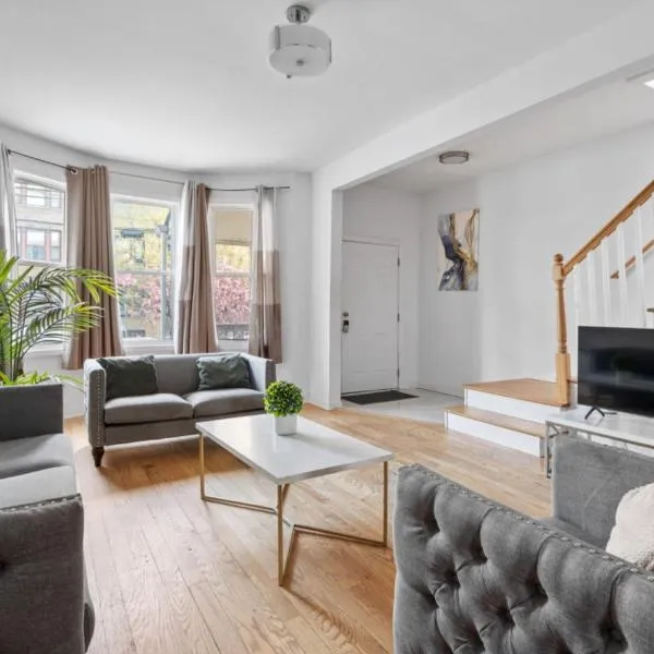 Modern Home 4BR 3BA - 20 Min to Timesquare, hotel v destinaci Jersey City