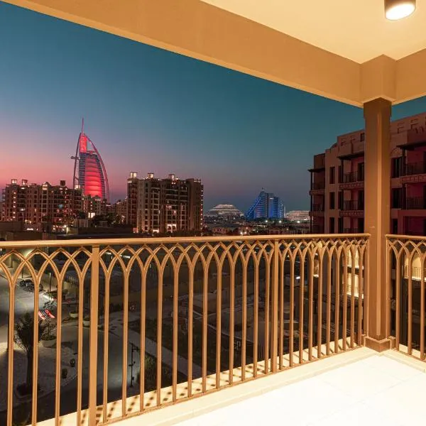 Spectacular 2BR Apartment Full BurjAlArab View, hotel v Dubaji