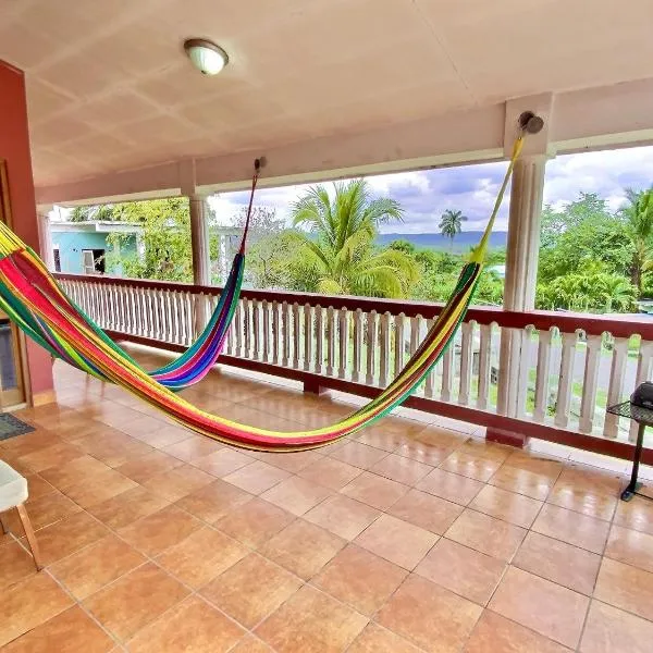 Mountain View Family Home In Town with King Suite and Midterm Available, hotel v destinaci San Ignacio