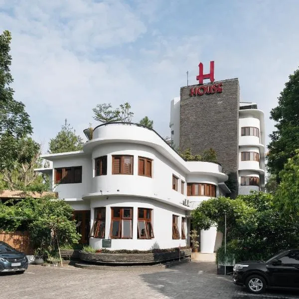 House Sangkuriang, ξενοδοχείο στο Μπαντούνγκ