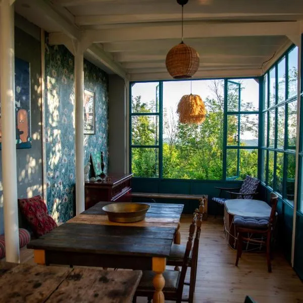 Shromantic Garden, hotel v destinaci Shroma