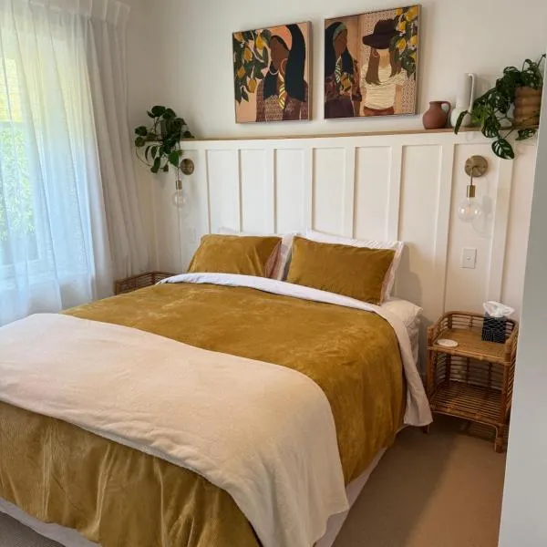 Luxury Magnolia Bungalow, hotell sihtkohas Hastings