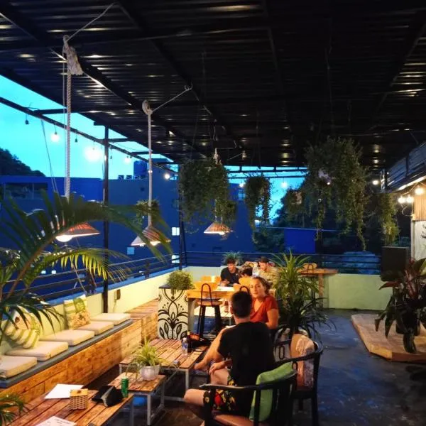 Luna's House Hostel, hotel in Cat Ba