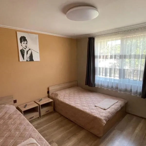 Edelvais1 Еделвайс1, hôtel à Chukovezer