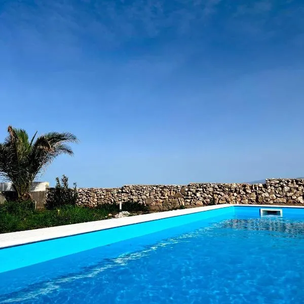 Apartments PUPA, ξενοδοχείο σε Povljana