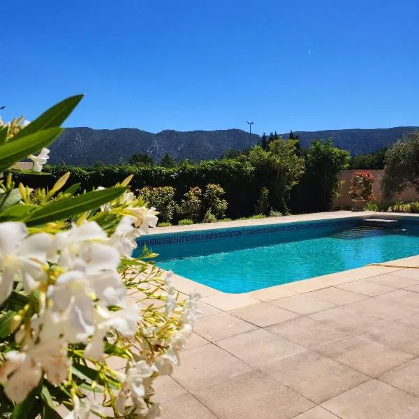 Le Clos Renaissance、オペードのホテル