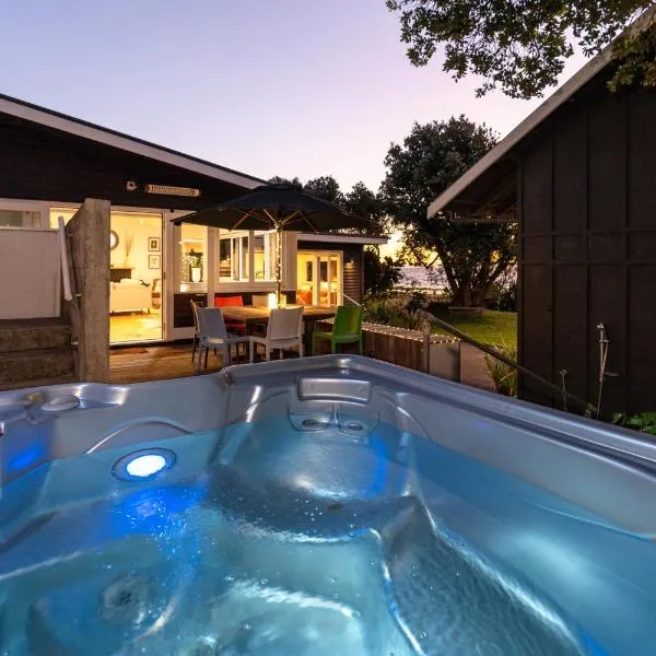 Luxurious Kiwiana Raumati Beachfront Home, готель у місті Парапарауму