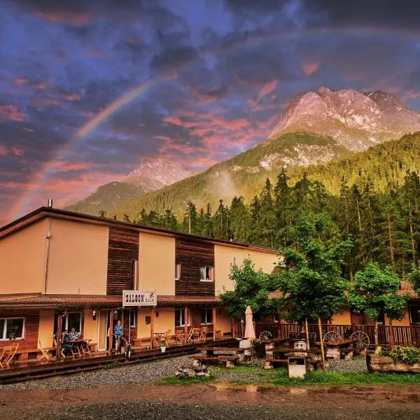 Reitstall und Saloon San Jon, hotel in Scuol