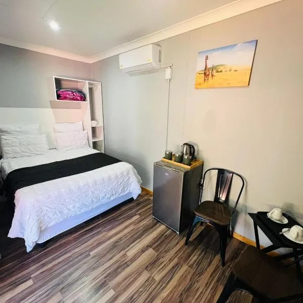 Ten Flags Theme Park, hotel en Kroondal