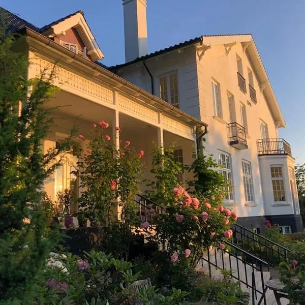 Eksklusiv taglejlighed med hav- og skovudsigt, ξενοδοχείο σε Risskov