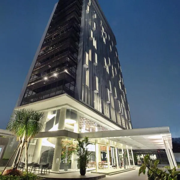 Ra Premiere Simatupang, hotel in Jakarta