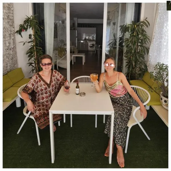 Unique Sea & City Lifestyle Studio, hotel in Limassol