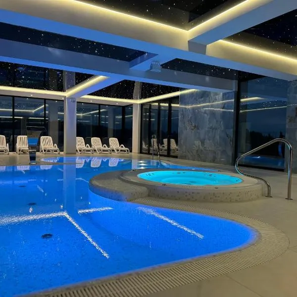 Villa Posh All Suites Hotel & SPA、ミエンジボジェのホテル