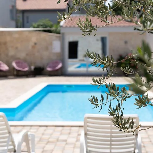 Apartments Coronata, hotel in Biograd na Moru