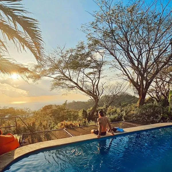 Lodge Mirador - Great Swimming pool - Kitchen - BBQ - Netflix, hotel em Tajo Alto