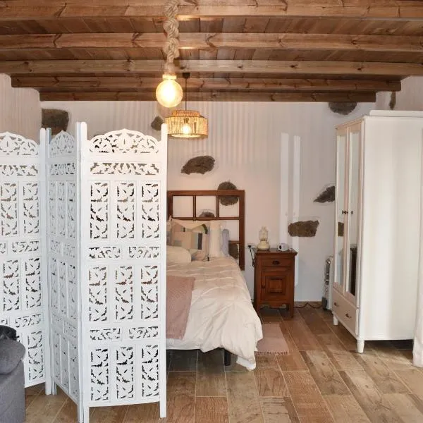 Casa Rural Delia & Juan, hotel in Casas del Monte