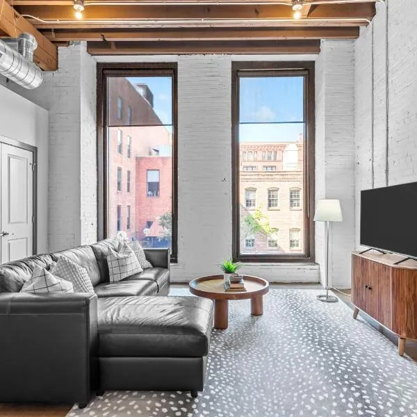Stylish Riverfront Loft- Gym - Walk to Arch, Casino, Conventions, hotel v destinaci Saint Louis