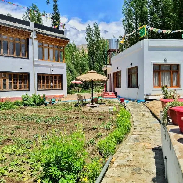 Sponbo Guest House, Leh, hotel in Leh