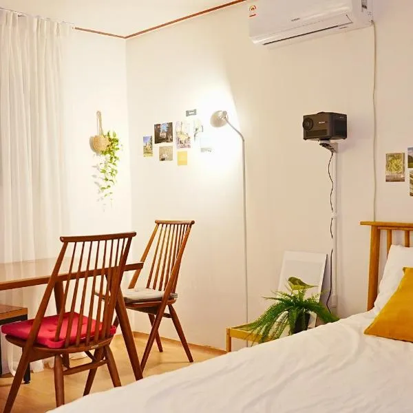 Near Lotte World, KSPO DOME, COEX, Olympic Park, 2 Rooms, 2 Queen beds, 1 super single bed, 5 people, hotel in Seoel