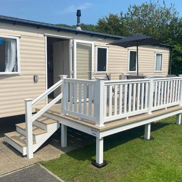 Whitecliff Bay Holiday Park - Most popular location near Pools, Clubs and Beach, hotel in Bembridge