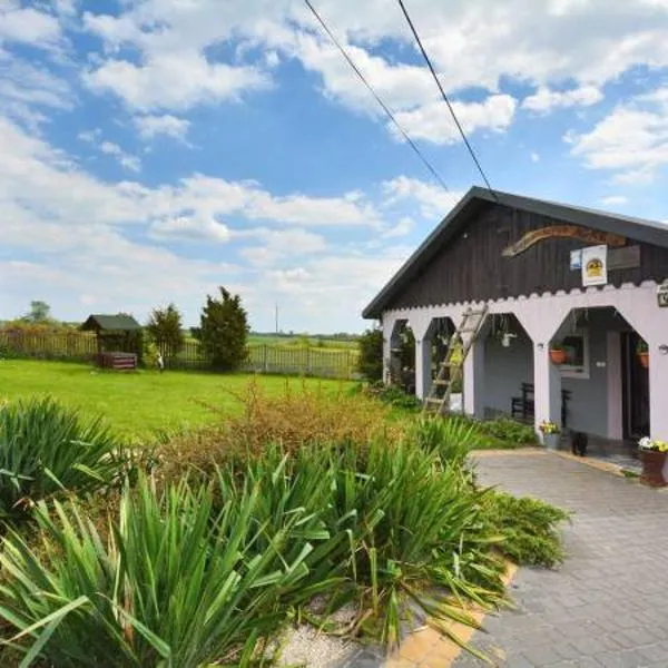 Gospodarstwo agroturystyczne Daleko od szosy - pokoje i domek, hotel in Brody