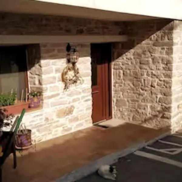 Παραδοσιακη οικια, hotel in Flátsia