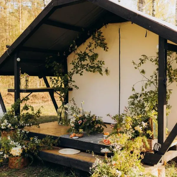 Glempings Kaziņu ferma Līcīši, hotel em Ozolnieki