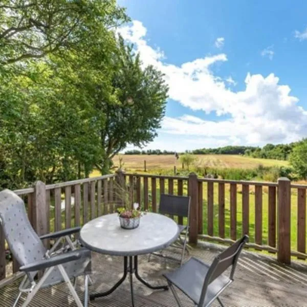 Föhr you! Wohnung 1 - Ruhige Wohnung mit Balkon & Meerblick, hotelli kohteessa Borgsum