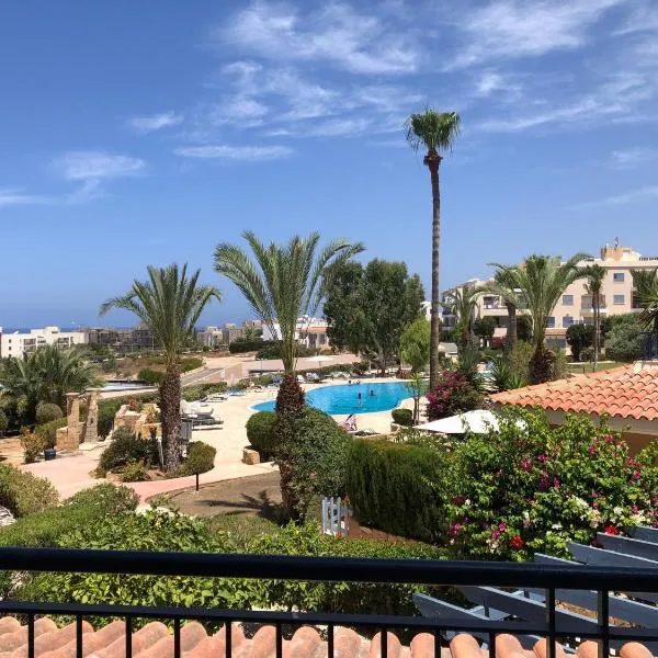 Kings Palace - Stylish 2 bed apartment with sea views, hotell Paphoses