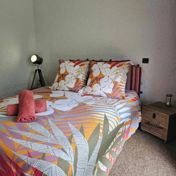 Cinéma, Chambre Privée Au Le Refuge Du Phoenix, hotel di Échevis
