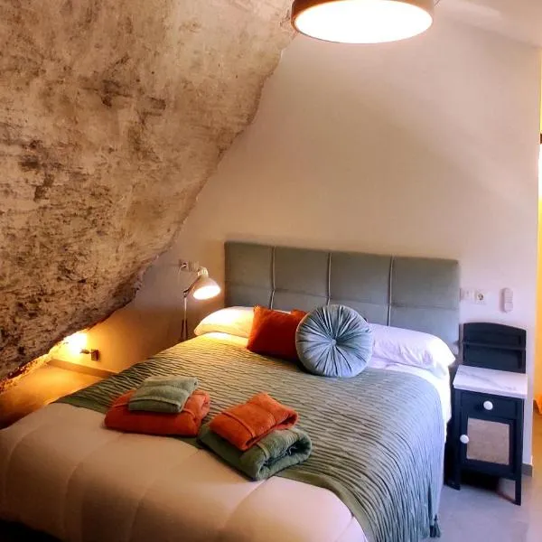 Casa Cueva Las Chicas del Puente, viešbutis mieste Setenil