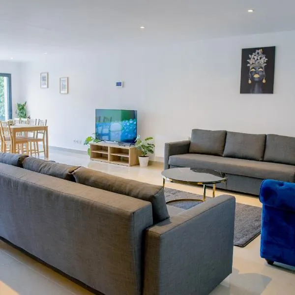 Residence VELOURS avec terrasse , jardin et parking, hôtel à Champigny-sur-Marne