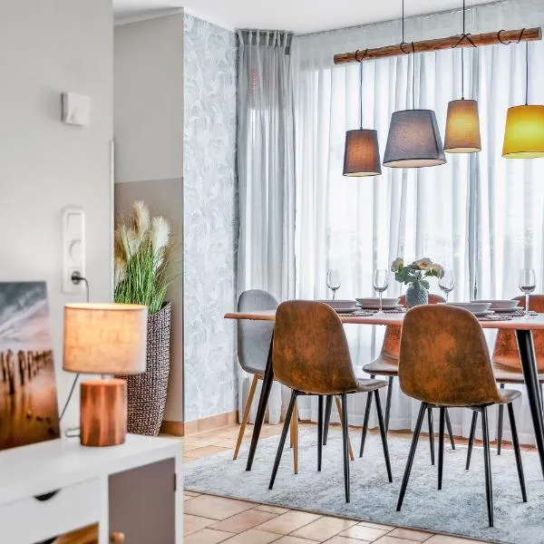 Haus Seerose - Ferienhaus mit Garten & Sauna ab Dezember nahe Fleesensee, hotel in Göhren-Lebbin