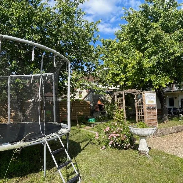 Le Faubourg des Trois Provinces, Zoo de Beauval, hotel in Noyers-sur-Cher