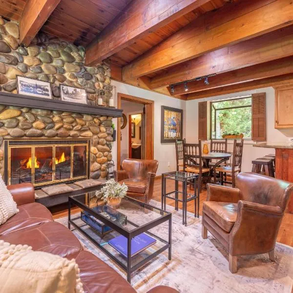 Tahoe City 4BR 4 Full Bathroom Home Near Palisades Close to Town, hôtel à Tahoe City
