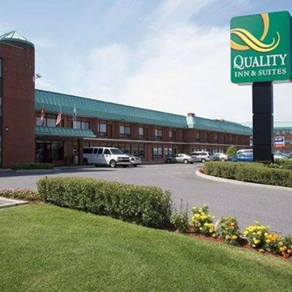 Quality Inn & Suites PE Trudeau Airport, hotel in Dorval