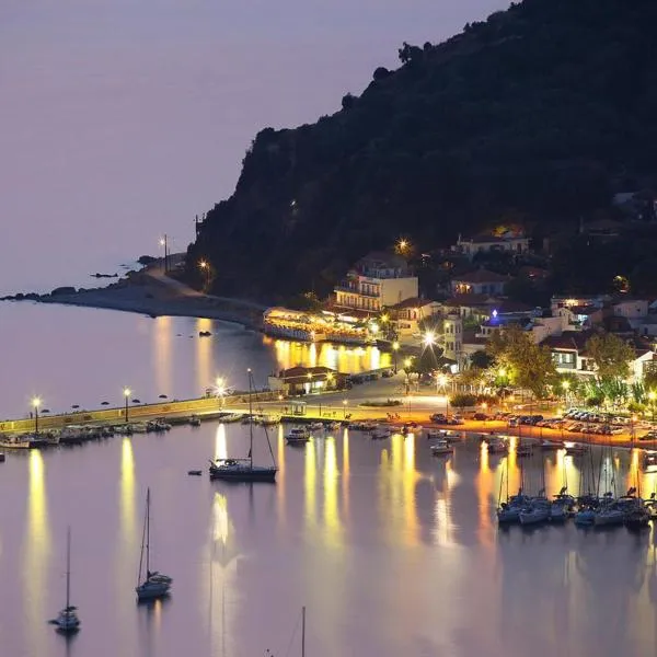 Flisvos Beachfront Apartments, hotel v destinaci Loutrákion
